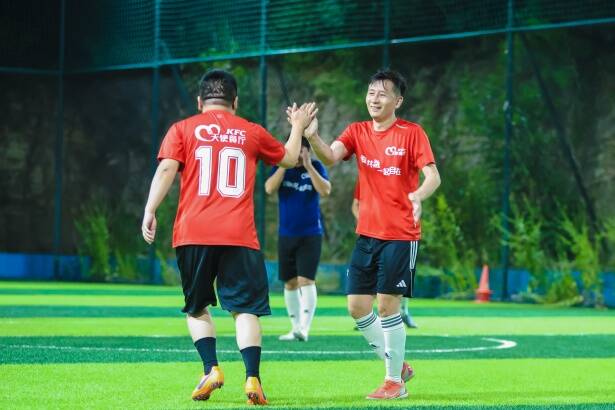 第33个全国助残日暨济南肯德基“天使餐厅”首届足球友谊赛举行