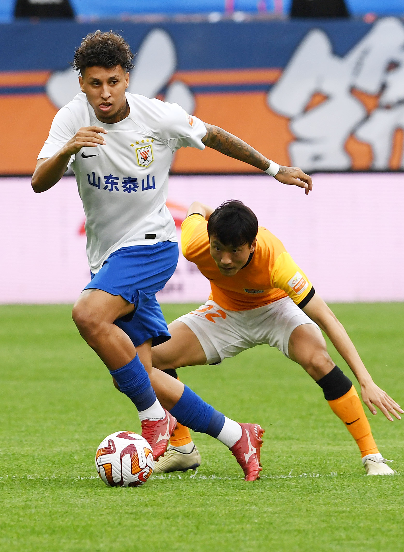 中超山东泰山战胜青岛海牛,泰山青岛海牛