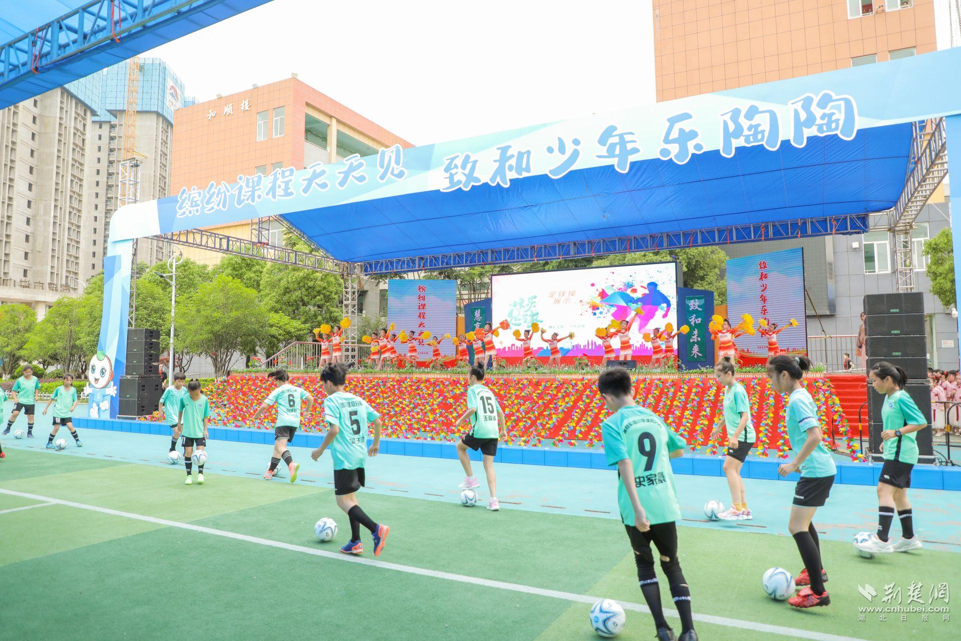 六一致敬红领巾,为红领巾添光添彩的好事有哪些