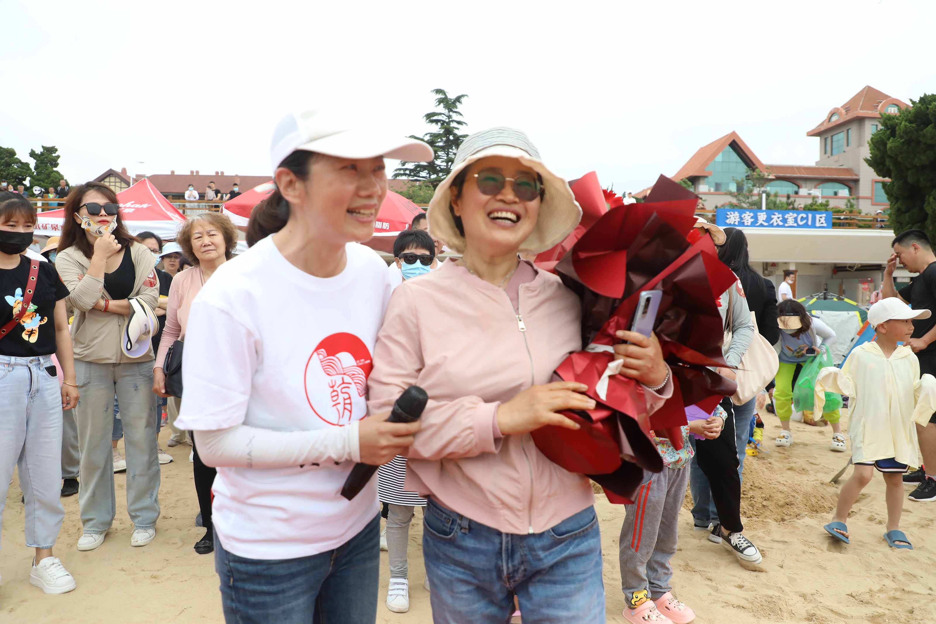 逐梦沙滩，亲子共乐！青岛朝城路小学举行沙滩游艺节