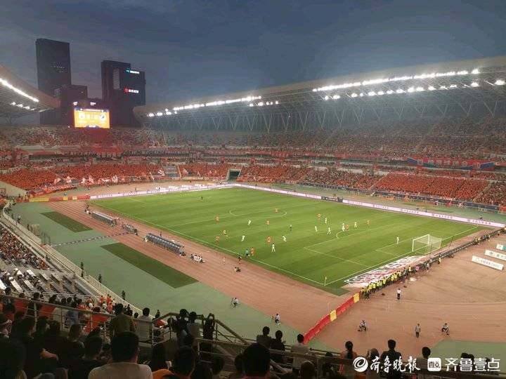 快乐的足球嘉年华200字,快乐的足球比赛作文400字