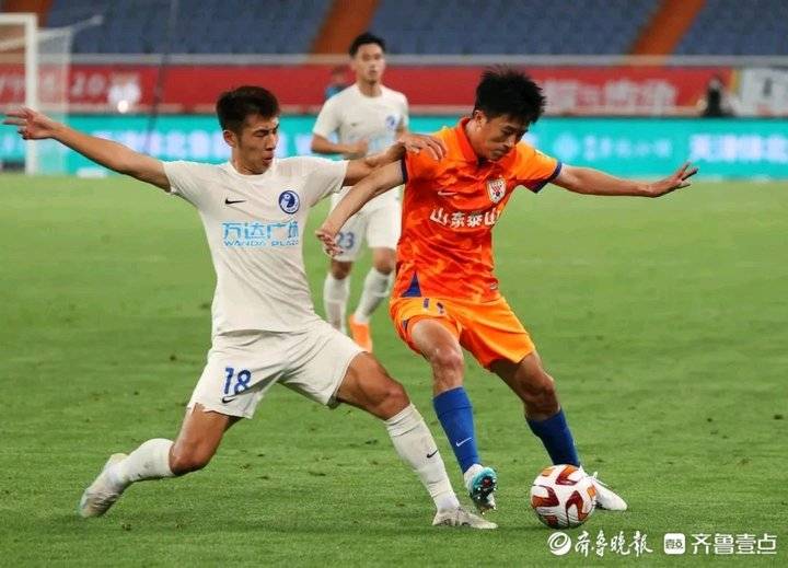 快乐的足球嘉年华200字,快乐的足球比赛作文400字