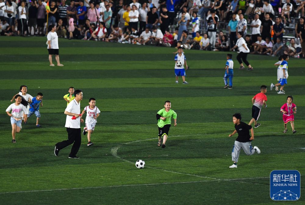贵州村超掀起夏日足球热,贵州村超足球赛人民日报
