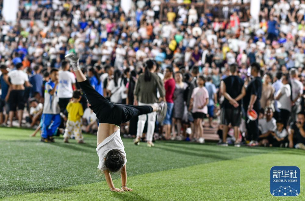 贵州村超掀起夏日足球热,贵州村超足球赛人民日报