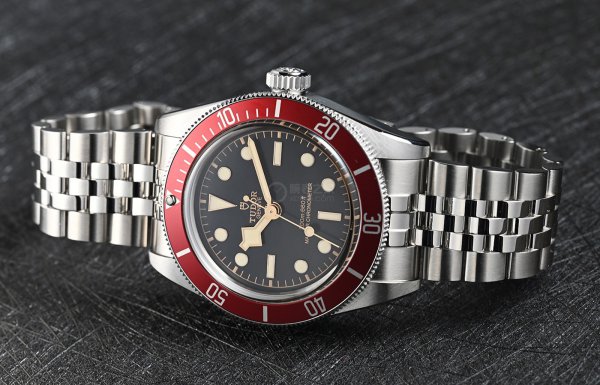 帝舵小红盾二手价格,帝舵小红盾适合什么人