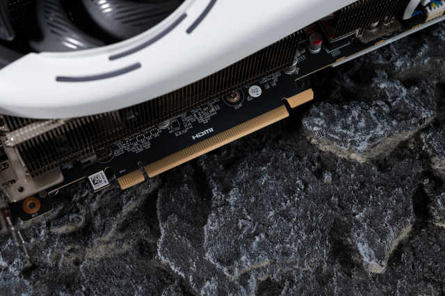 不惜堆料的旗舰“芯”王，索泰GeForceRTX4090PGFOC显卡评测