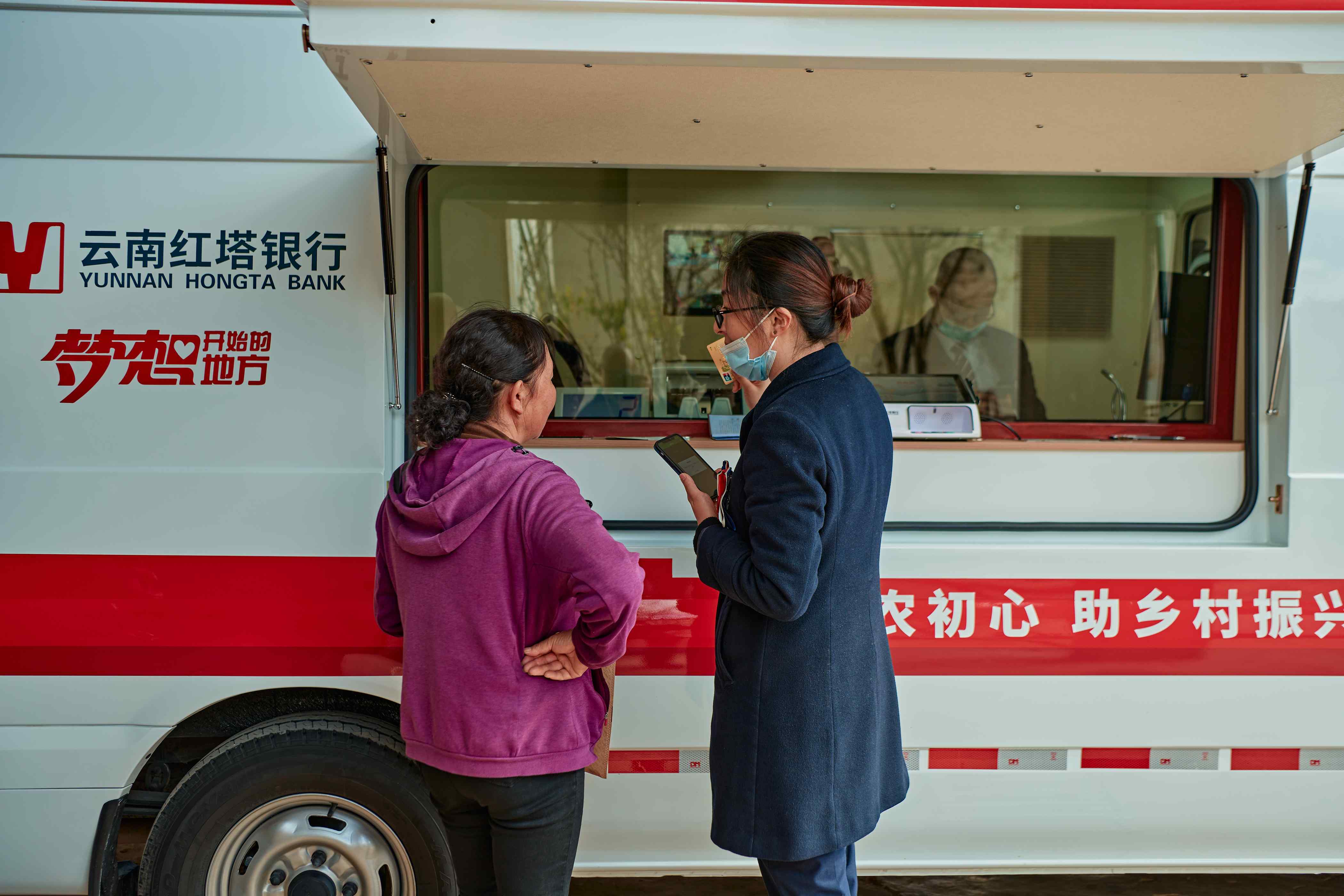 【高端访谈·银行助实体】深挖产业“护城河”勾画发展“上扬线”——访云南红塔银行行长张振民