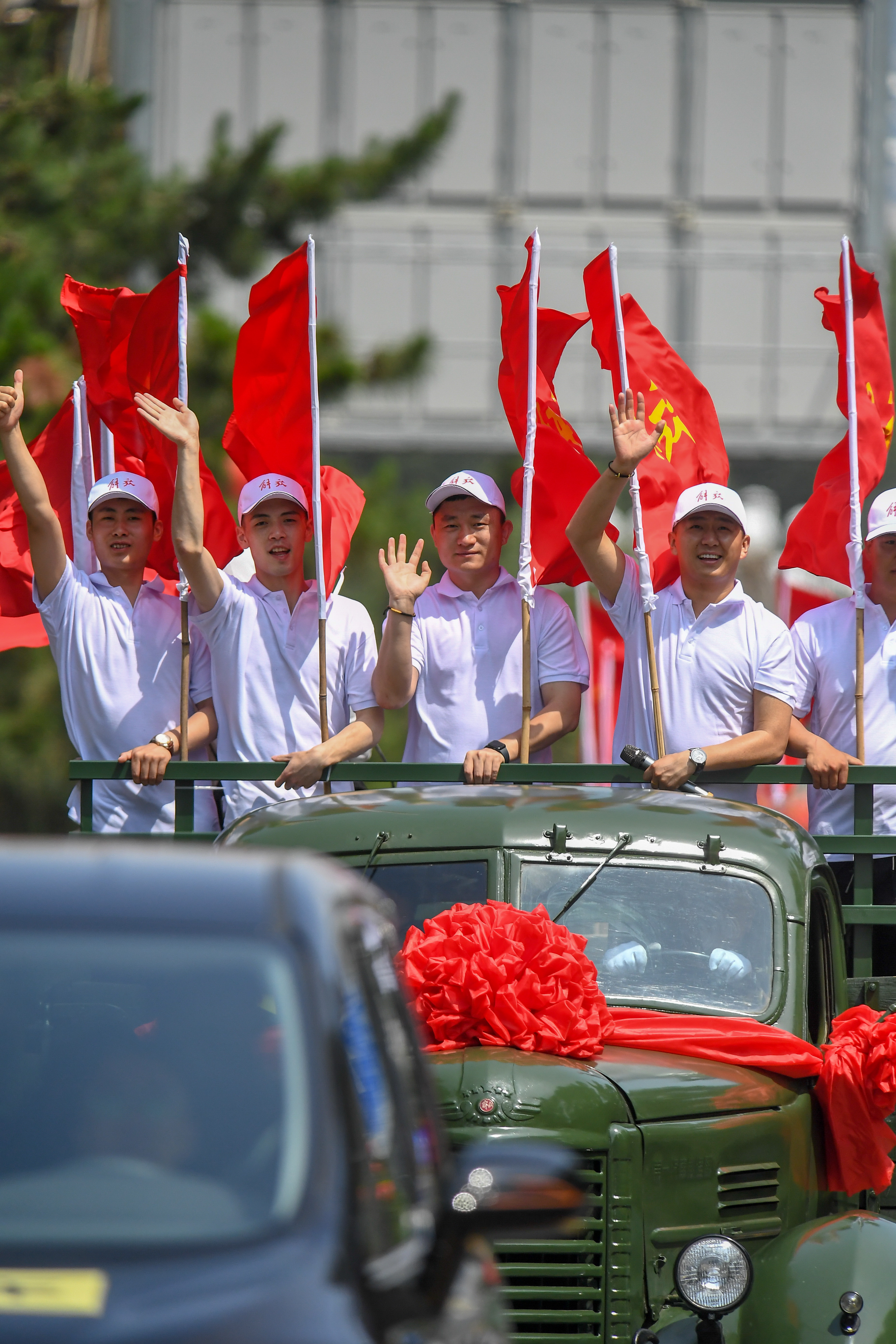 （新华全媒+）70年7代车——从解放卡车“七世同堂”巡游回望“车轮滚滚”旧时光,2