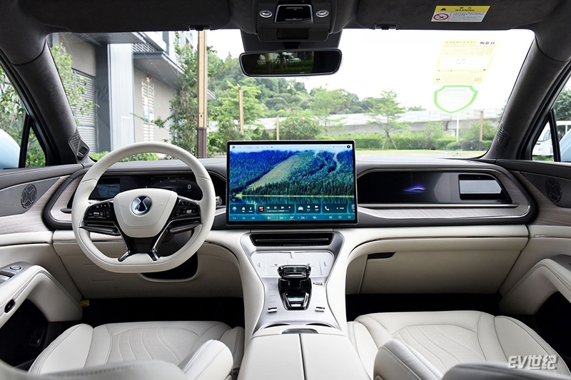 2023款腾势n7电动版6座版suv推荐,豪华大五座家用suv首选腾势n7