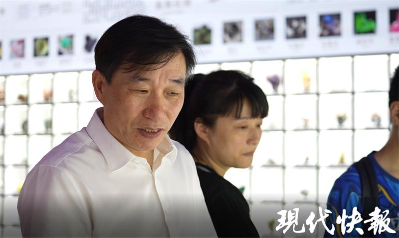 企业家变身科普达人：在孩子们心中种下科学探索的种子