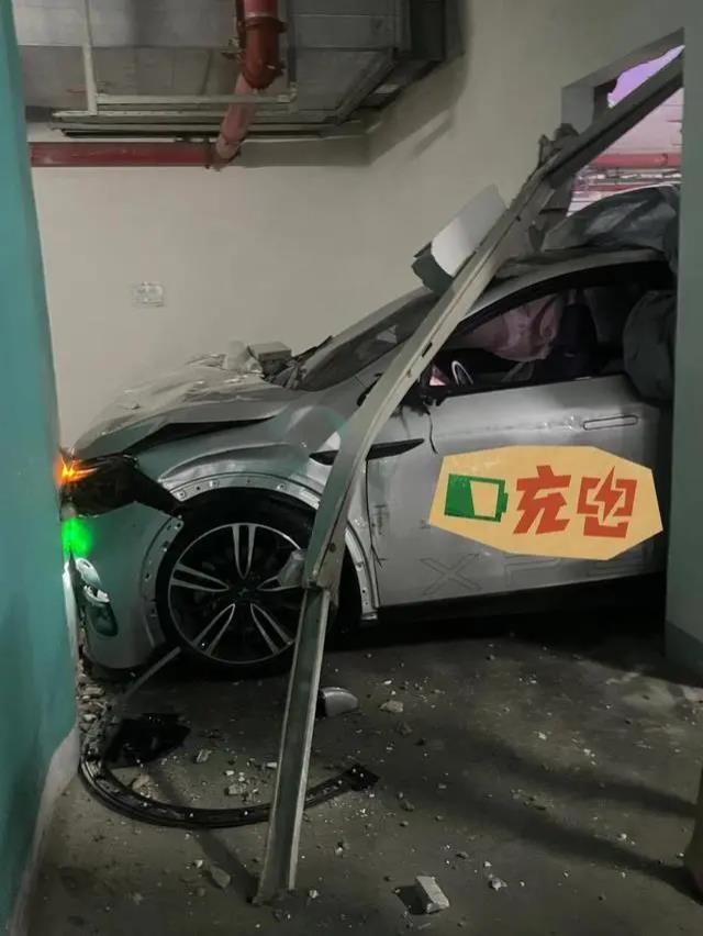 小鹏g6追尾事故,小鹏g6被撞事故