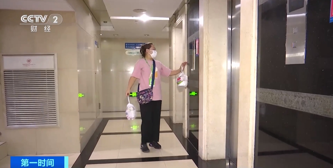 帮骑手送餐,雇人送外卖出了事故谁负责