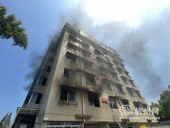 楼道电瓶车起火了怎么办,楼上电瓶车着火怎么处理