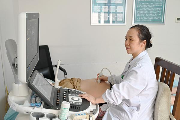 勇担健康使命，铸就时代新功——湖南医药学院总医院评选出第六届“十佳医生”