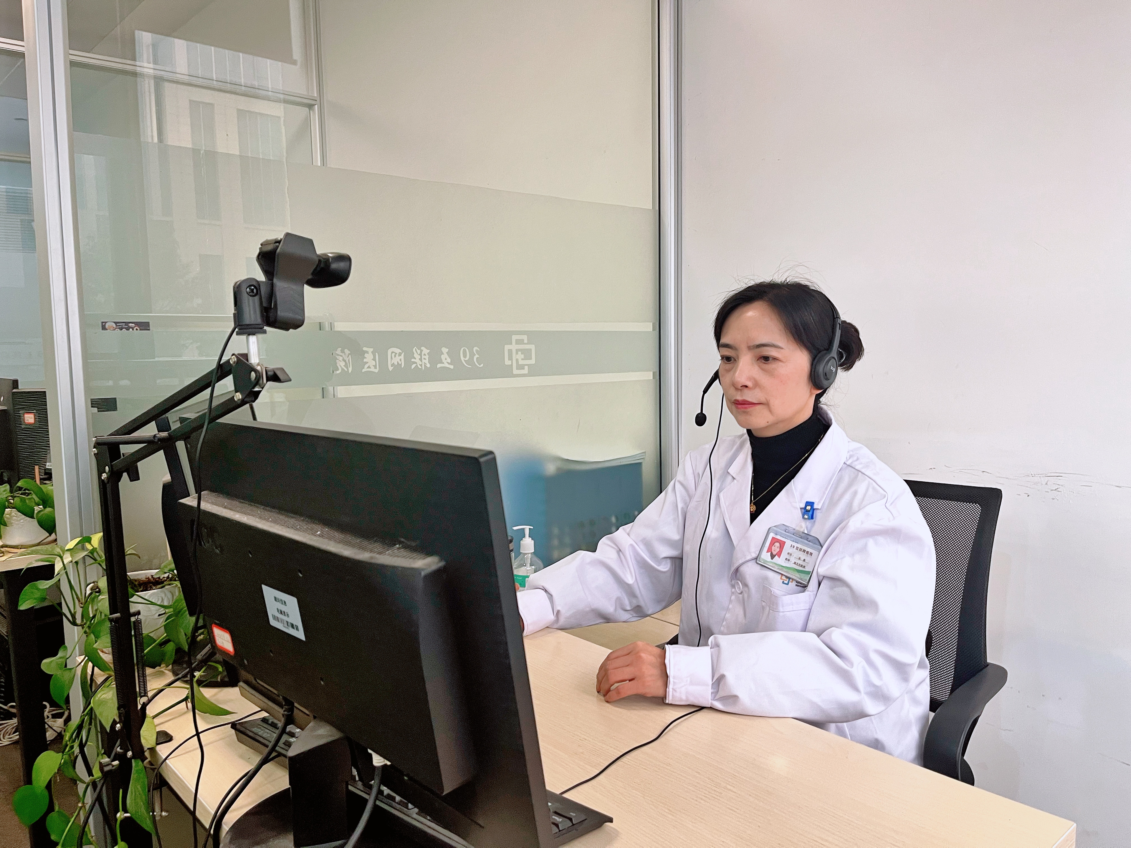 贵阳市第六医院互联网科主任金燕:“云端”问诊造福群众