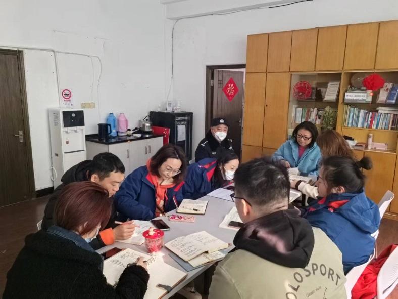 邻居楼道乱堆垃圾怎么处理,楼道堆积杂物怎么处理