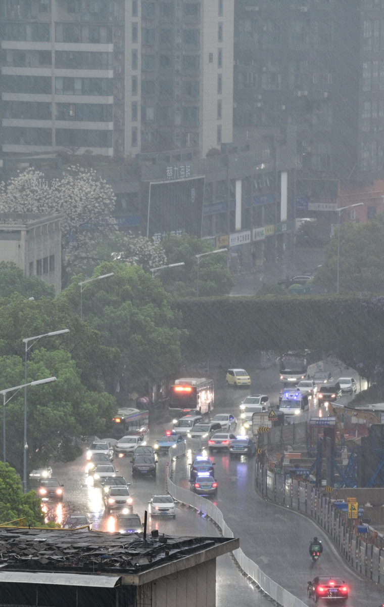 图集|雨停了?长沙天气变脸速度太快了,雪姨“吐槽”没穿对过衣服!