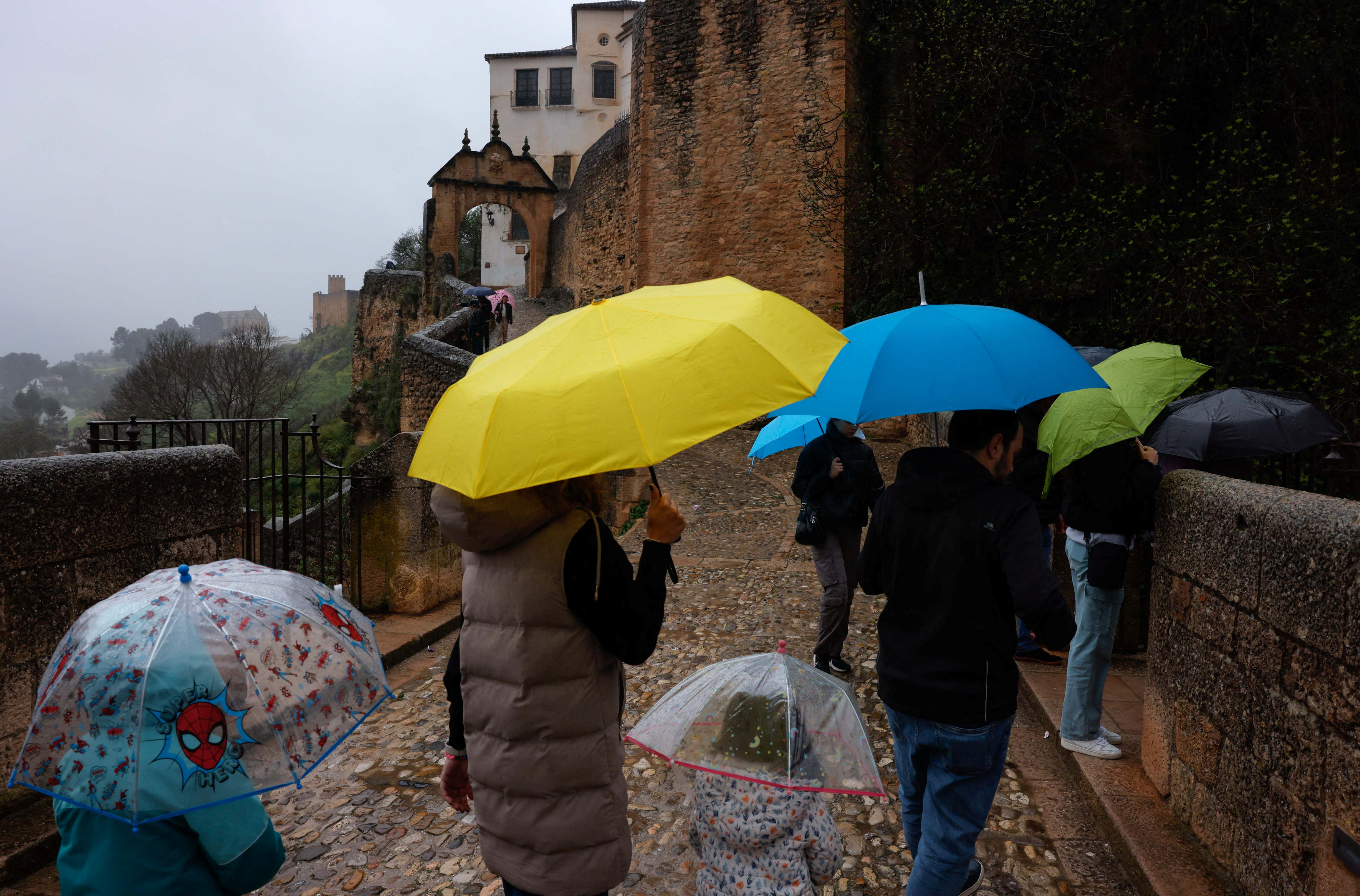 外代一线台风图片,外代一线5风暴纳尔逊袭击欧洲
