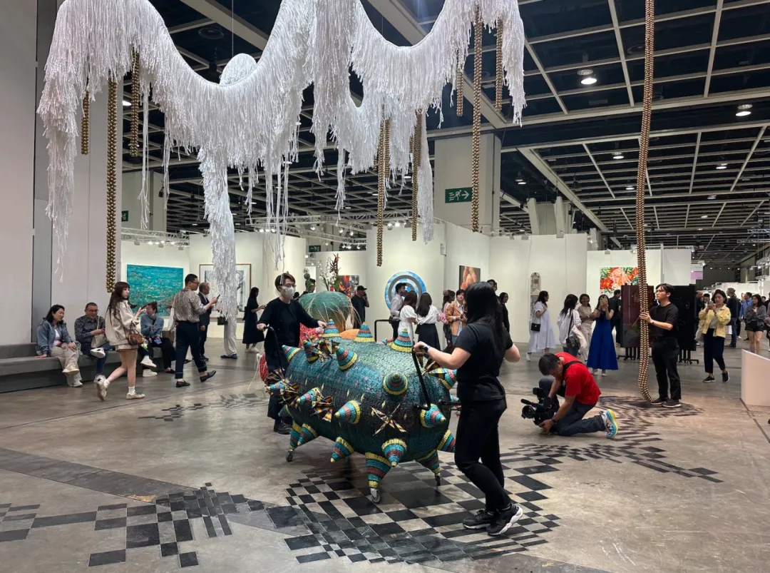 全球参展商回潮，多元文化与东南亚艺术融入主流：香港巴塞尔联动全城艺术景观