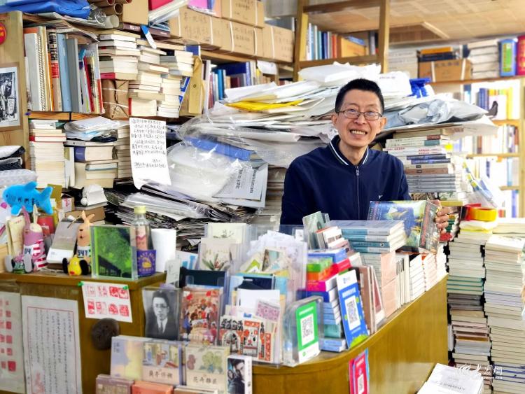 百相图|⑤“我们书店”店主马一：以“书”会友16年坚守只为遇见更多“有趣”的人