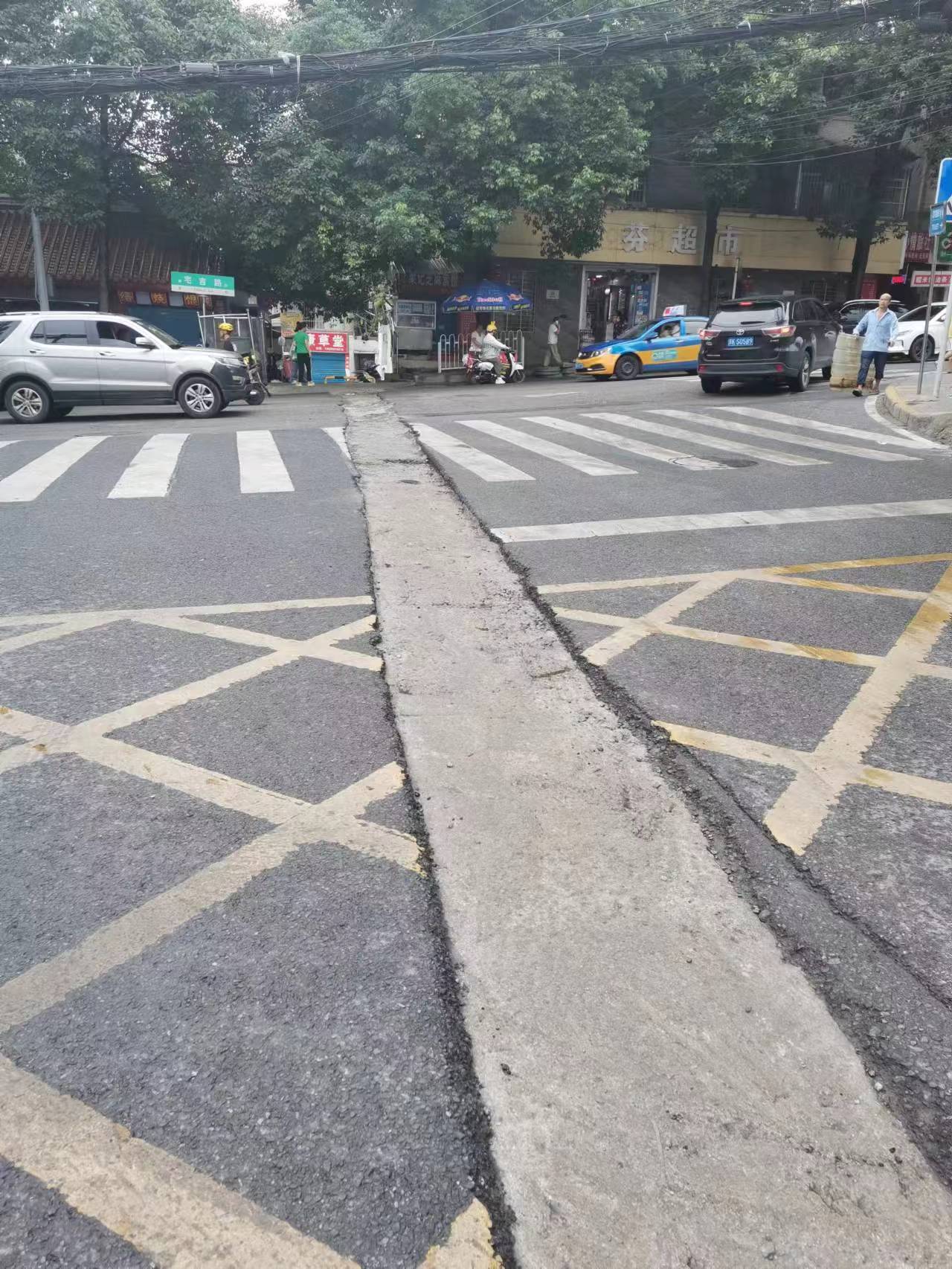 施工莫留“尾巴”！宅吉路多条“疤痕”被抚平