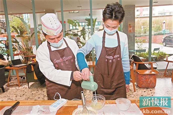 父母渐渐苍老容颜,父母渐渐老去的情形